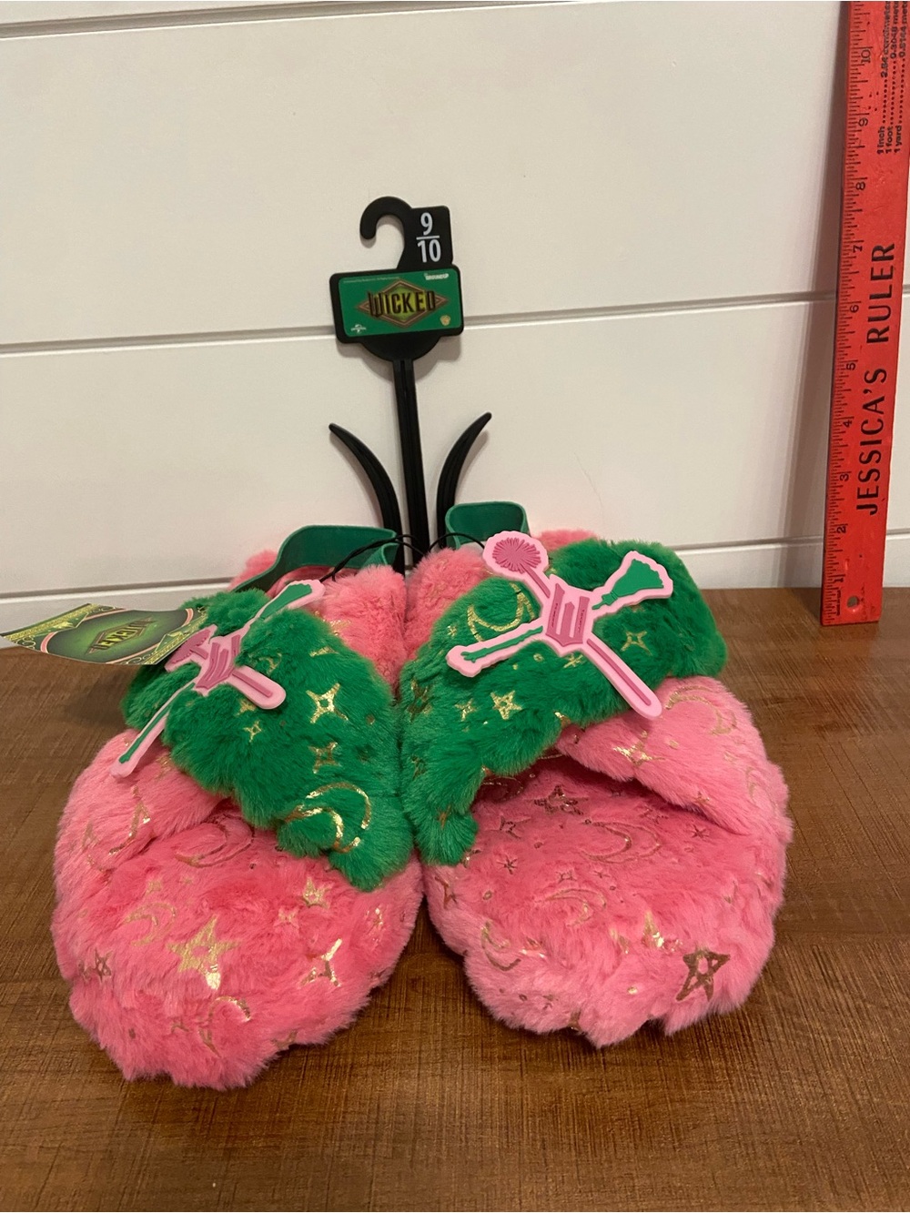 NWT Women’s Plush Pink & Green Slippers - Size 9/10